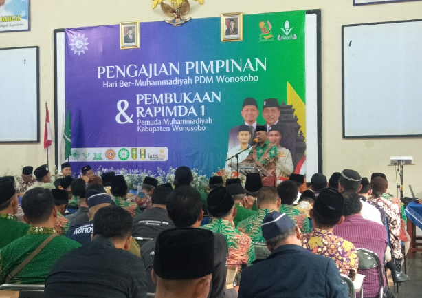 PENGAJIAN PIMPINAN, HARI BERMUHAMMADIYAH WONOSOBO : 116 TAHUN MUHAMMADIYAH MASUK TAHAP 3 : TERUS TUMBUH ATAU SEMAKIN MENURUN ?