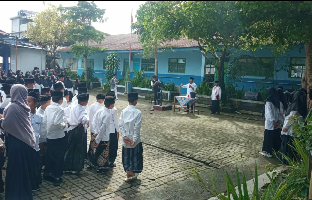Meriah ! MTs dan MI Muhammadiyah Butuh Gelar Upacara Hari Santri dan Pawai Ta'aruf
