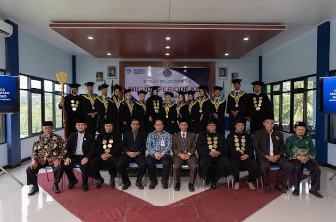 WISUDA PERIODE KE II STIKESMU WONOSOBO TAHUN AJARAN 2024/2025
