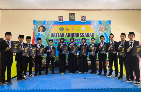 HAFLAH AKHIRUSSANNAH MIM KALIWIRO MENDIDIK GENERASI CERDAS, AKHLAK MULIA DAN MENCINTAI AL QUR'AN 