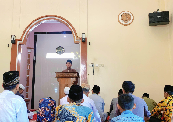 "REFLEKSI PENGALAMAN PRAKTIS" SEBAGAI KHOTIB DAN IMAM SHOLAT JUM'AT DI MASYARAKAT 