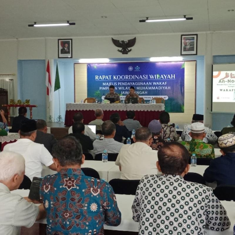 Tebar Penghargaan dalam Rakerwil Majelis Pemberdayaan Wakaf (MPW) PDM-se Jateng 