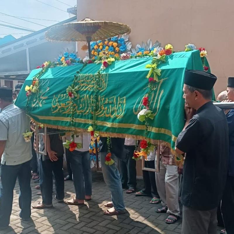 Haji Tanpa ke Makkah : Ketika Niat Mengantarkan Bunda Hajah Titik Sunarjati Menuju Ridha Allah
