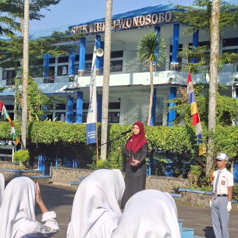 Pesan Mendalam Pembina Upacara SMK Mutu Wonosobo: Ilmu Membawa Kita Mendunia, Karakter Membuat Dunia Menerima Kita