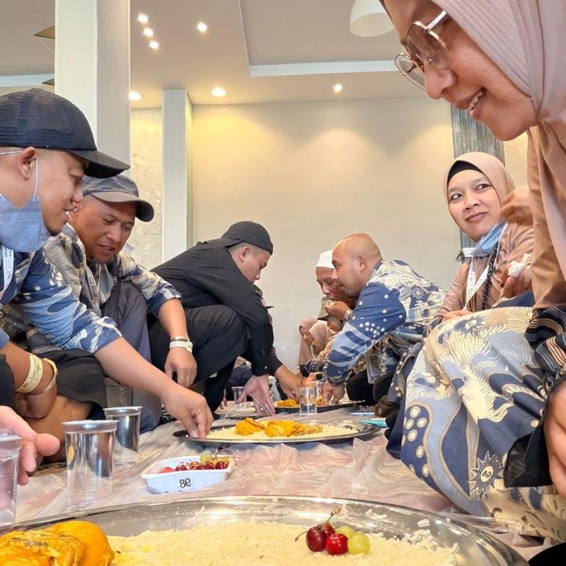 Sempat Drop Usai dari Nafarsani, Jamaah KBIH Gema Arafah Langsung Gelar Mukbang Nasi Mandi dan Kunafa di Thaif !