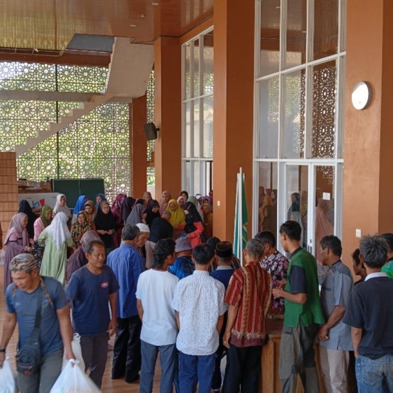 Al-Maa'uun Epicentrum Sapuran Salurkan 200 Paket Sembako dan Luncurkan Program "Shubuh Ceria" untuk Anak