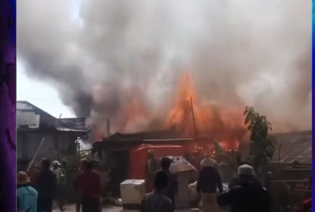 Kebakaran Hebat di Tieng Wonosobo Hanguskan 11 Rumah, Kerugian Tembus Rp1,7 Miliar - Gambar 4
