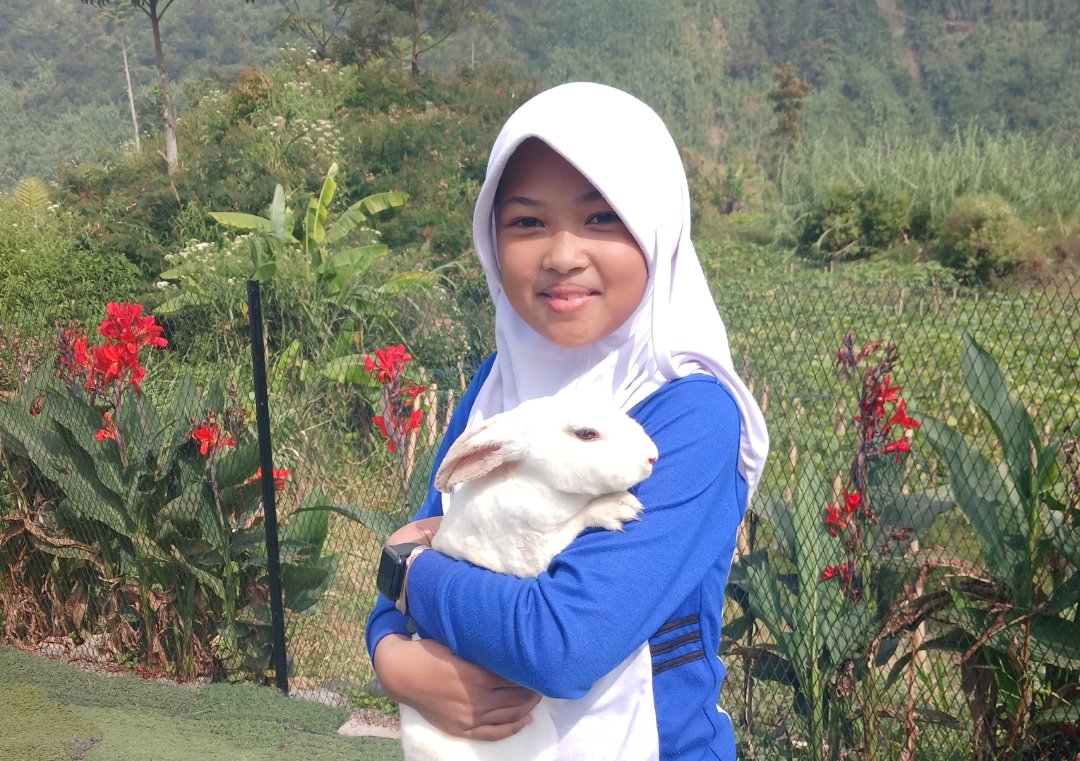 Tumbuhkan Disiplin dan Ekoteologi, Siswa MI Hamka Wonosobo Belajar Langsung di Terminal Mendolo serta Swiss van Java - Gambar 16