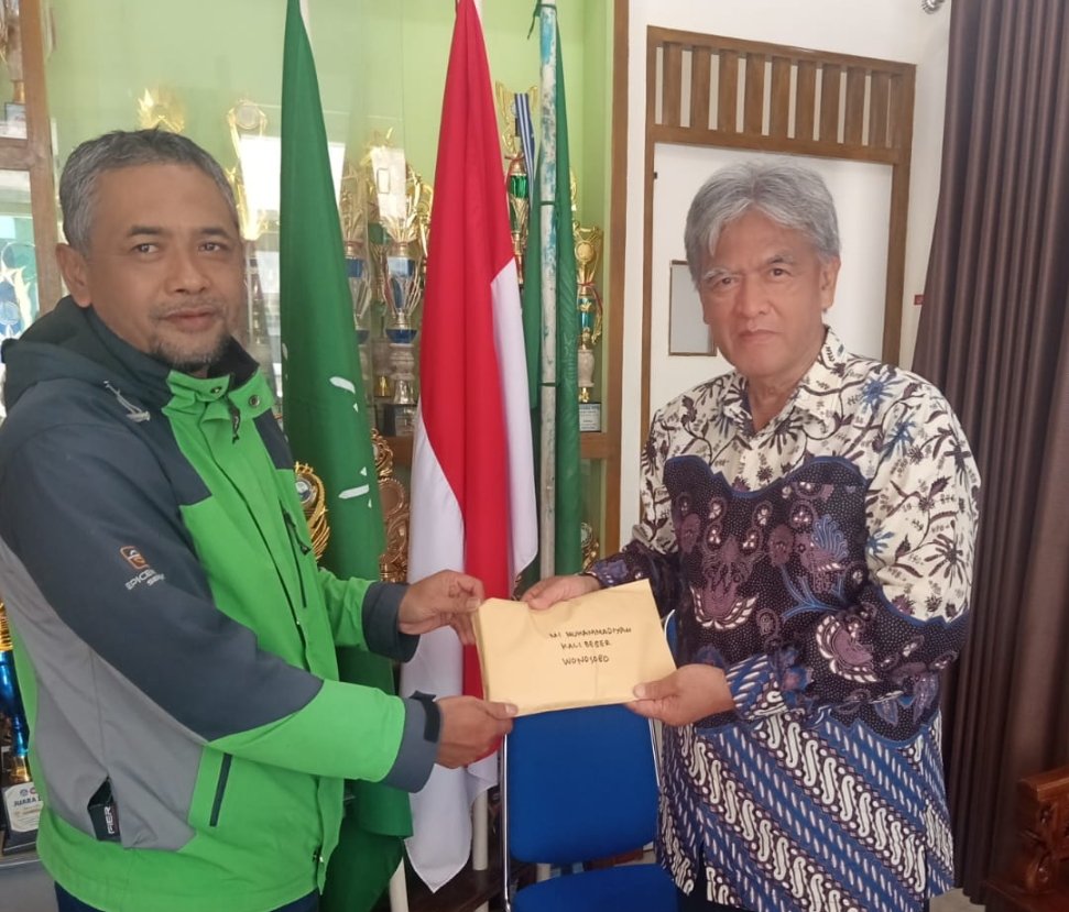 Inspiratif! Serahkan Bantuan Rp 25 Juta, BPH UMS: Pembangunan di Muhammadiyah Bisa Jalan Tanpa Modal - Gambar 6