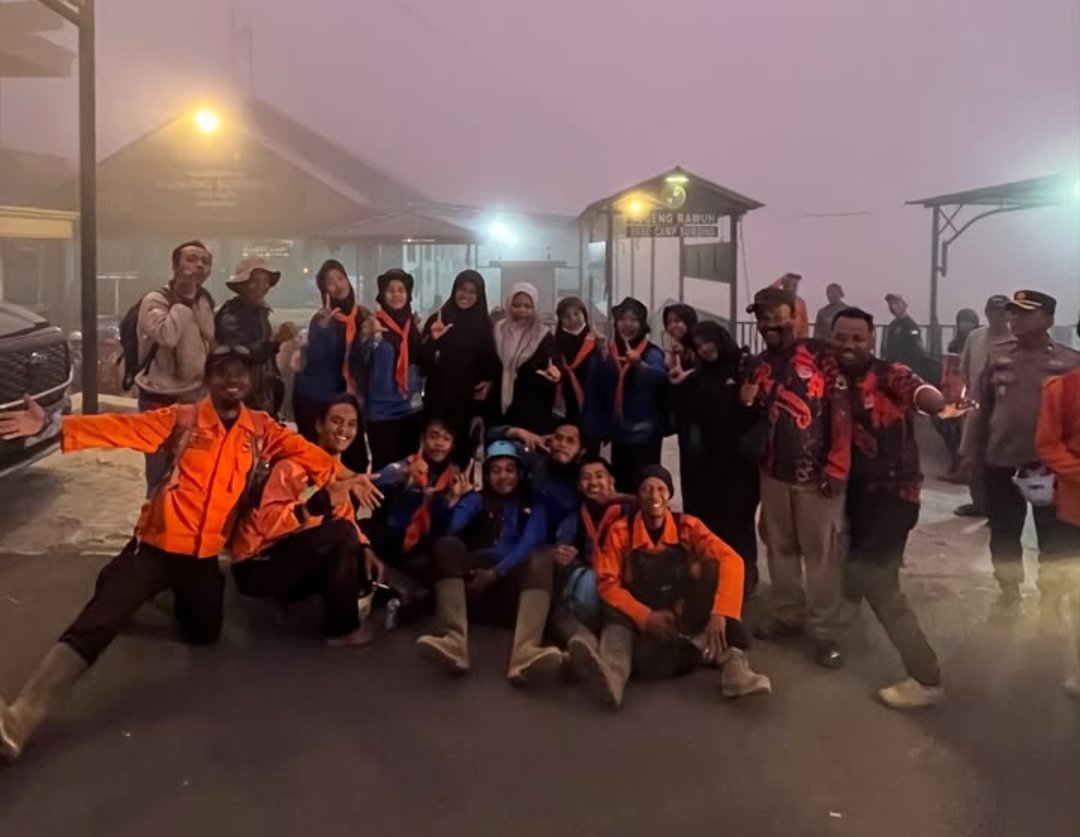 Api Karhutla Gunung Sumbing Meluas ke Sisi Barat Daya, Tim Gabungan Evakuasi 152 Pendaki - Gambar 7
