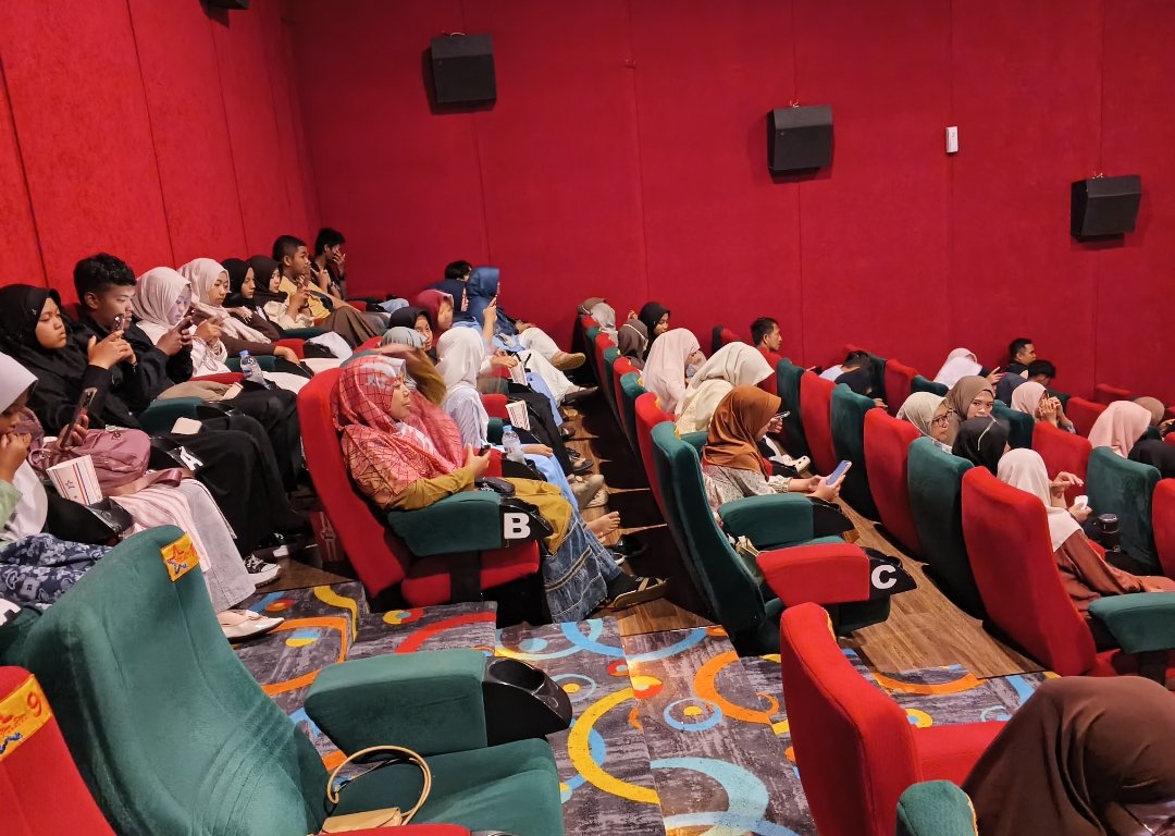 Sarat Makna Kehidupan, 180 Kader AMM Wonosobo Padati Bioskop Guna Saksikan 'Children of Heaven - Gambar 7