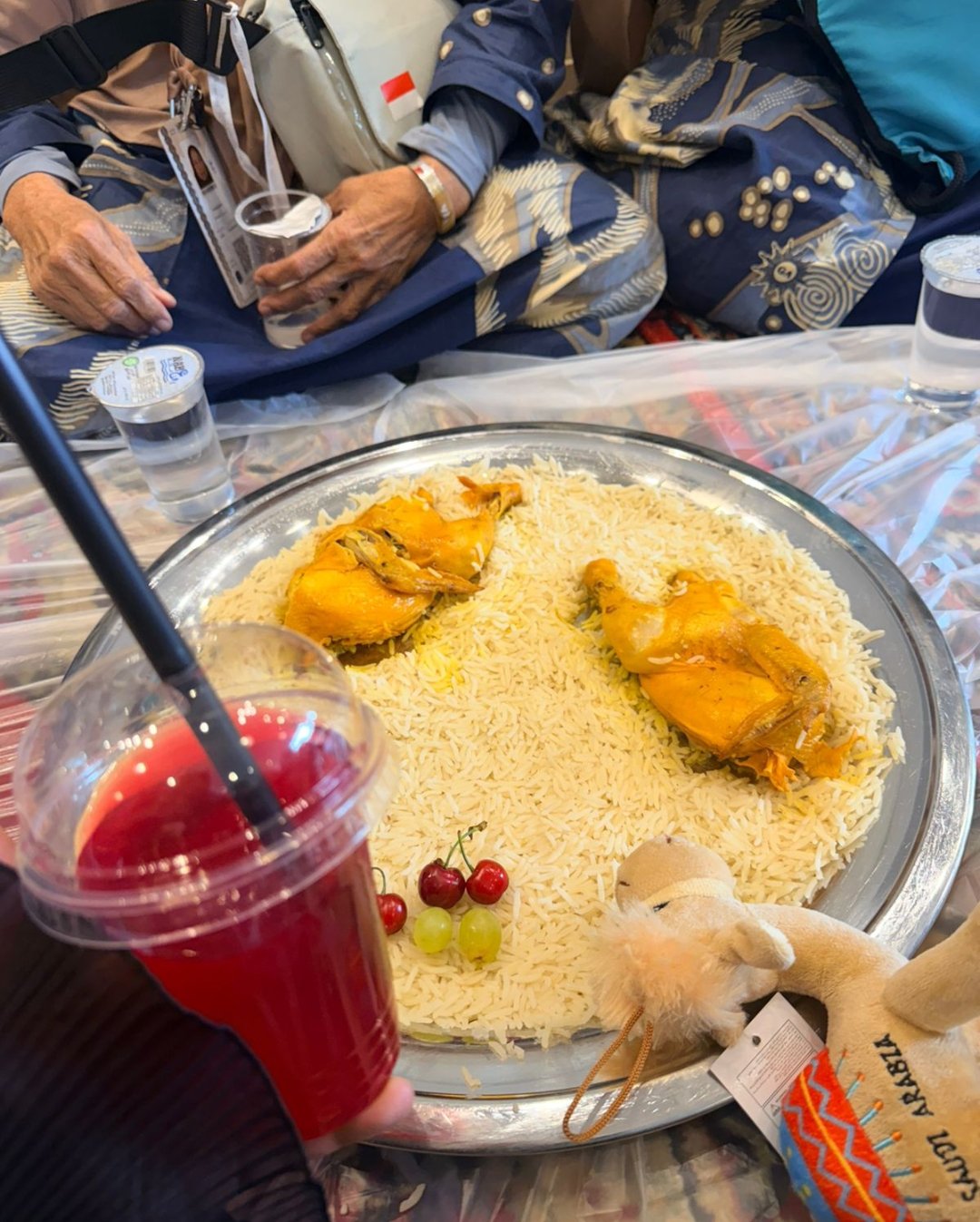 Sempat Drop Usai dari Nafarsani, Jamaah KBIH Gema Arafah Langsung Gelar Mukbang Nasi Mandi dan Kunafa di Thaif ! - Gambar 4