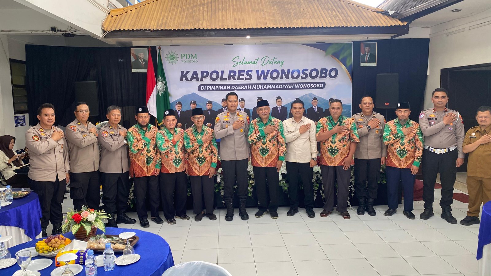 Perkuat Sinergi Dakwah dan Keamanan, Kapolres Wonosobo yang Baru Silaturahmi ke PDM Wonosobo - Gambar 1
