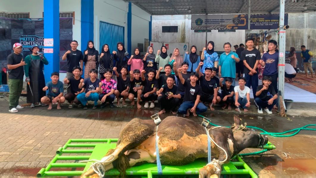 Idul Adha 2026 : Aksi Nyata SMK Mutu Wonosobo Salurkan Ratusan Paket Daging Qurban, Latih Jiwa Sosial Pelajar! - Gambar 1