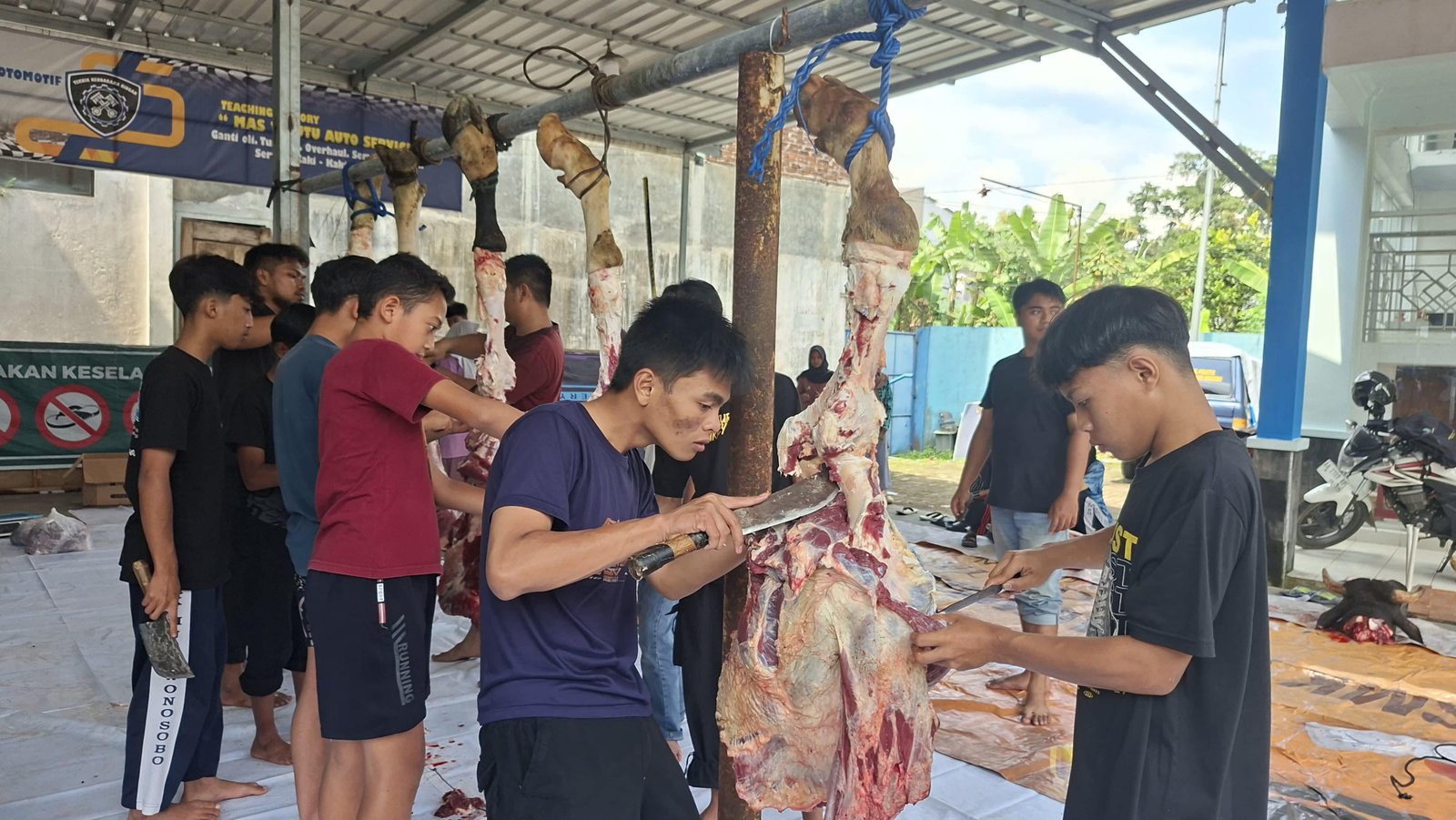Idul Adha 2026 : Aksi Nyata SMK Mutu Wonosobo Salurkan Ratusan Paket Daging Qurban, Latih Jiwa Sosial Pelajar! - Gambar 14