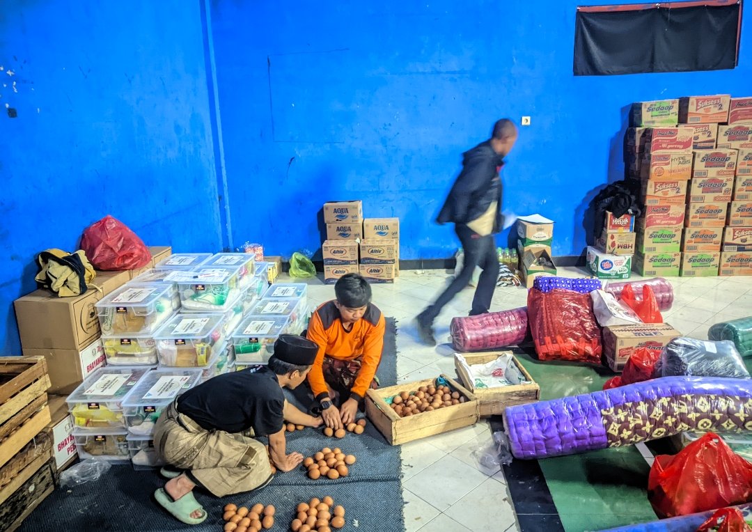Bantuan Barang dan Donasi Terus Mengalir dan Penjagaan Material dan Logistik dalam Bencana Kebakaran di Tieng  - Gambar 1