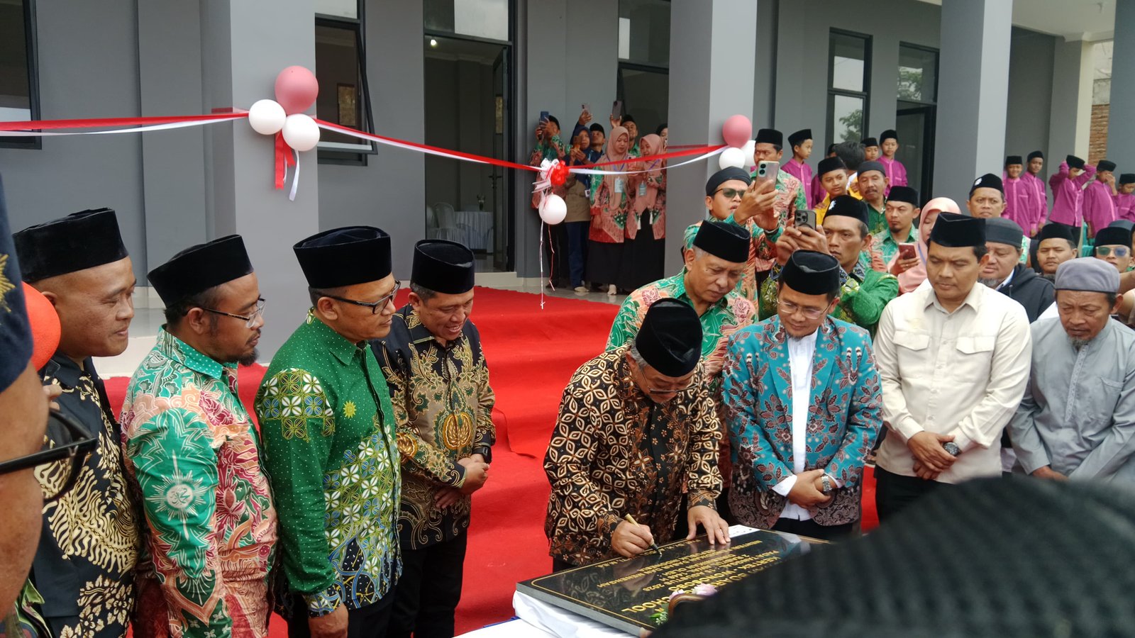 Mendikdasmen Resmikan Ponpes Modern MBS PCM Kertek, Tekankan Pentingnya Fitrah dan Investasi Ilmu - Gambar 19