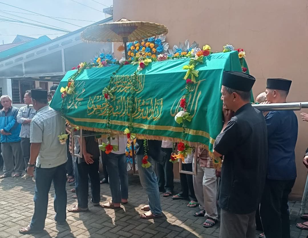 Haji Tanpa ke Makkah : Ketika Niat Mengantarkan Bunda Hajah Titik Sunarjati Menuju Ridha Allah - Gambar 2