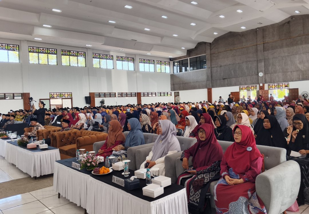 Ribuan Jamaah Hadir Dalam Silaturahmi Jamaah Haji dan Pelepasan Calon Jamaah Haji KBIHU Gema Arofah Tahun 2026 - Gambar 8