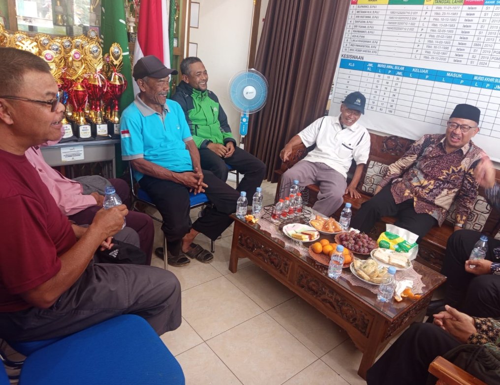 Inspiratif! Serahkan Bantuan Rp 25 Juta, BPH UMS: Pembangunan di Muhammadiyah Bisa Jalan Tanpa Modal - Gambar 4