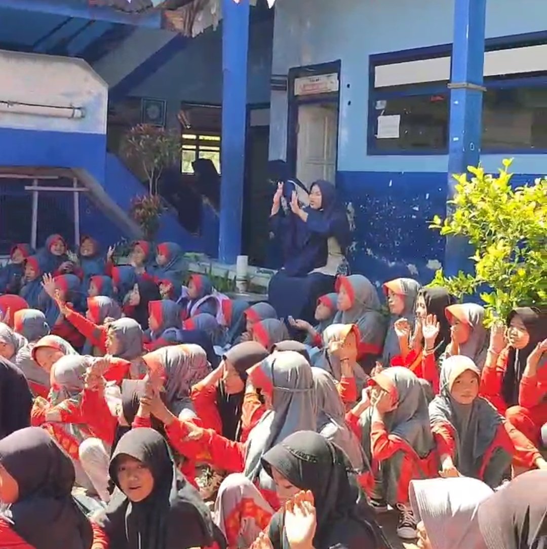 Tanggap Bencana Sejak Dini, Siswa MI Muhammadiyah 'Butuh Kalikajar Ikuti Simulasi Gempa Bumi - Gambar 2