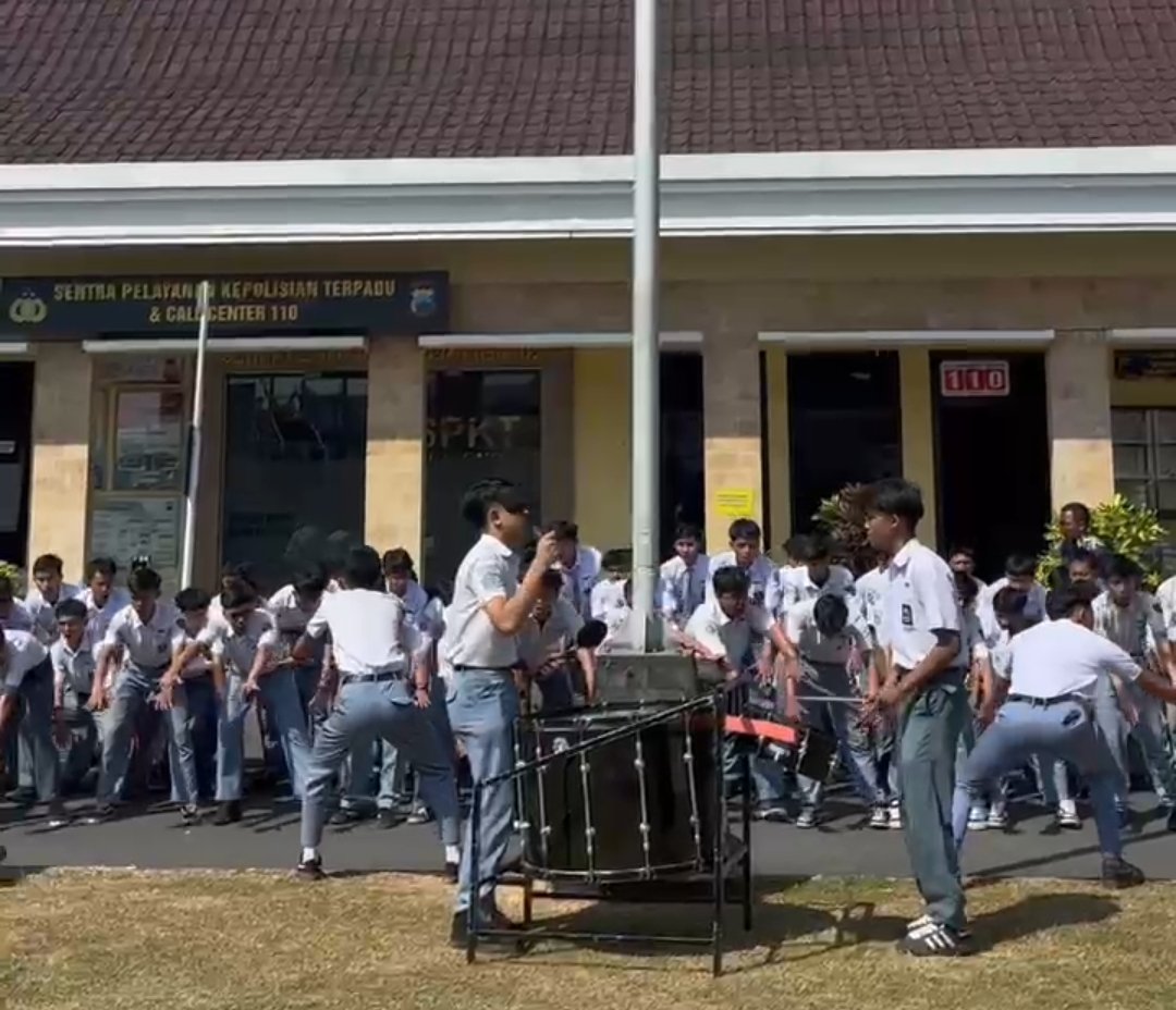 Hebat ! SMK Muhammadiyah 1 Wonosobo Mewakili Polda Jateng Dalam Ajang Defile Kapolri Cup Nasional 2026 - Gambar 15