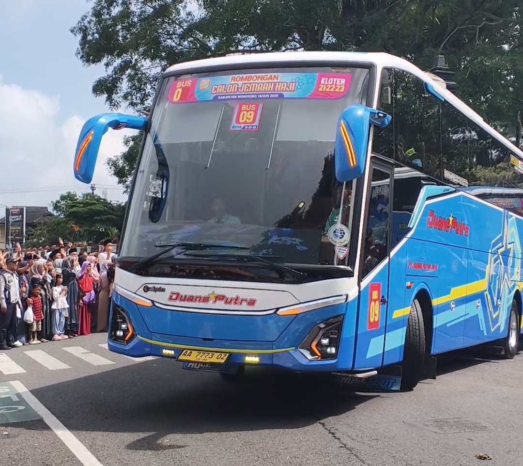 Bupati Wonosobo Lepas 231 Calon Jamaah Haji Kloter 21: Pesankan Fokus Ibadah dan Jaga Predikat Tamu Allah - Gambar 10