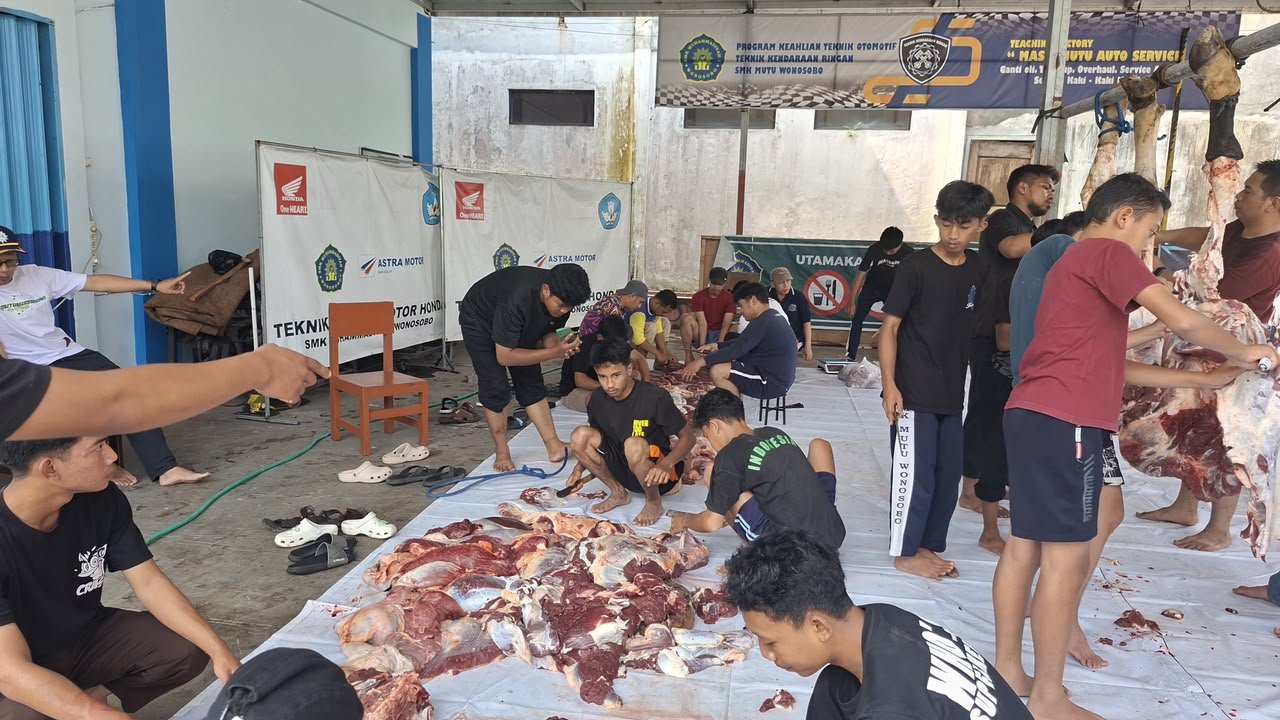 Idul Adha 2026 : Aksi Nyata SMK Mutu Wonosobo Salurkan Ratusan Paket Daging Qurban, Latih Jiwa Sosial Pelajar! - Gambar 13