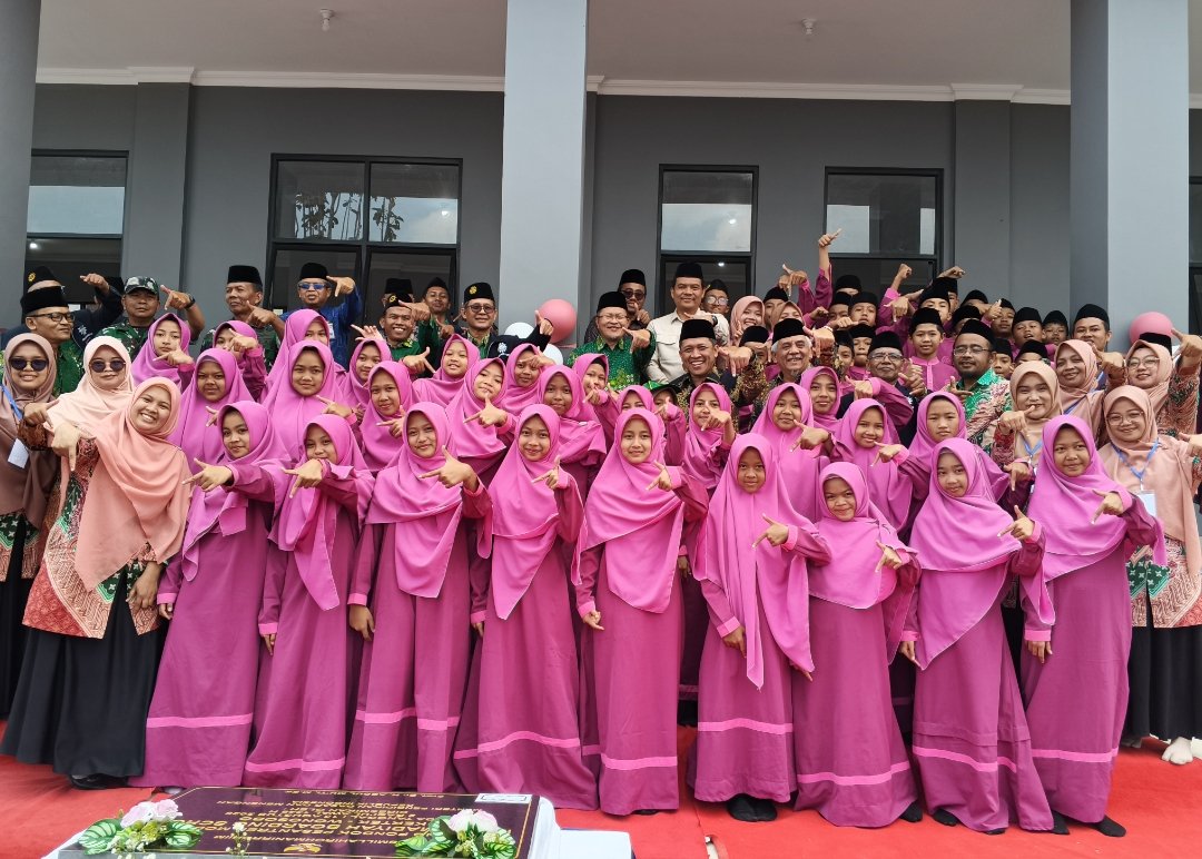 Mendikdasmen Resmikan Ponpes Modern MBS PCM Kertek, Tekankan Pentingnya Fitrah dan Investasi Ilmu - Gambar 17