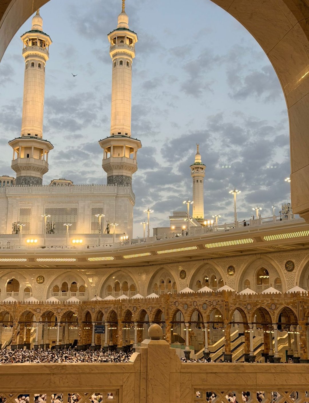 Menjemput Berkah di Sepertiga Malam, Jemaah KBIHU Gema Arafah Rampungkan Tawaf Ifadah di Bawah Langit Purnama Makkah - Gambar 3
