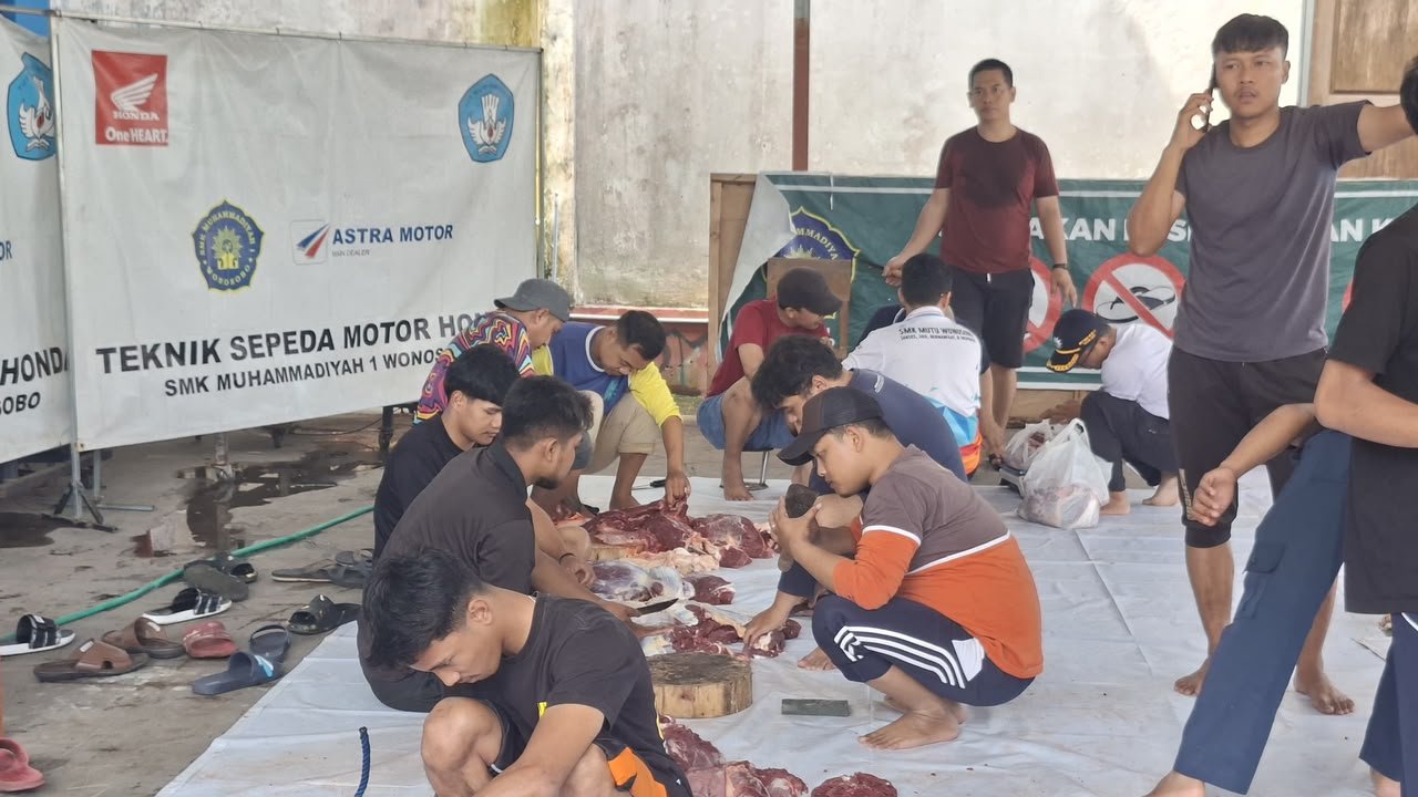 Idul Adha 2026 : Aksi Nyata SMK Mutu Wonosobo Salurkan Ratusan Paket Daging Qurban, Latih Jiwa Sosial Pelajar! - Gambar 8