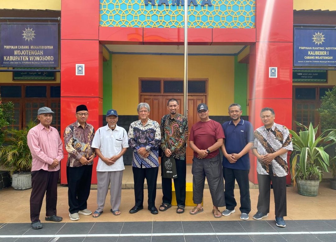 Inspiratif! Serahkan Bantuan Rp 25 Juta, BPH UMS: Pembangunan di Muhammadiyah Bisa Jalan Tanpa Modal - Gambar 2