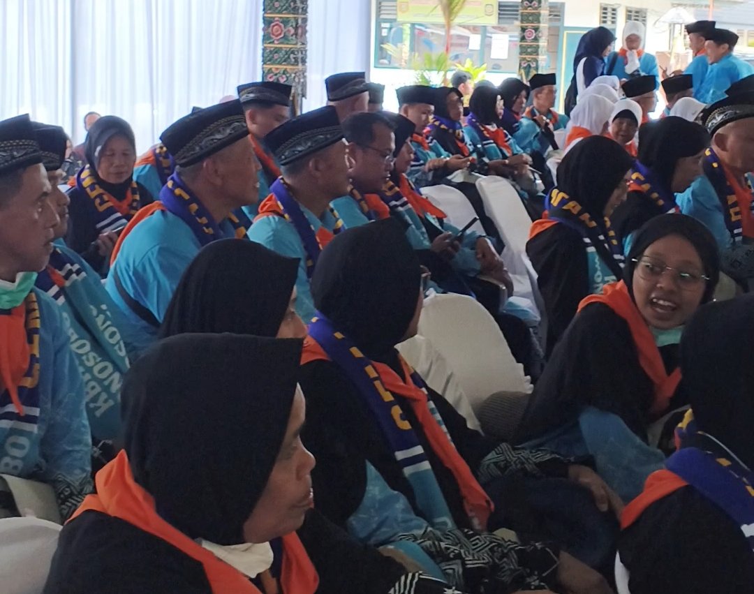 Bupati Wonosobo Lepas 231 Calon Jamaah Haji Kloter 21: Pesankan Fokus Ibadah dan Jaga Predikat Tamu Allah - Gambar 5