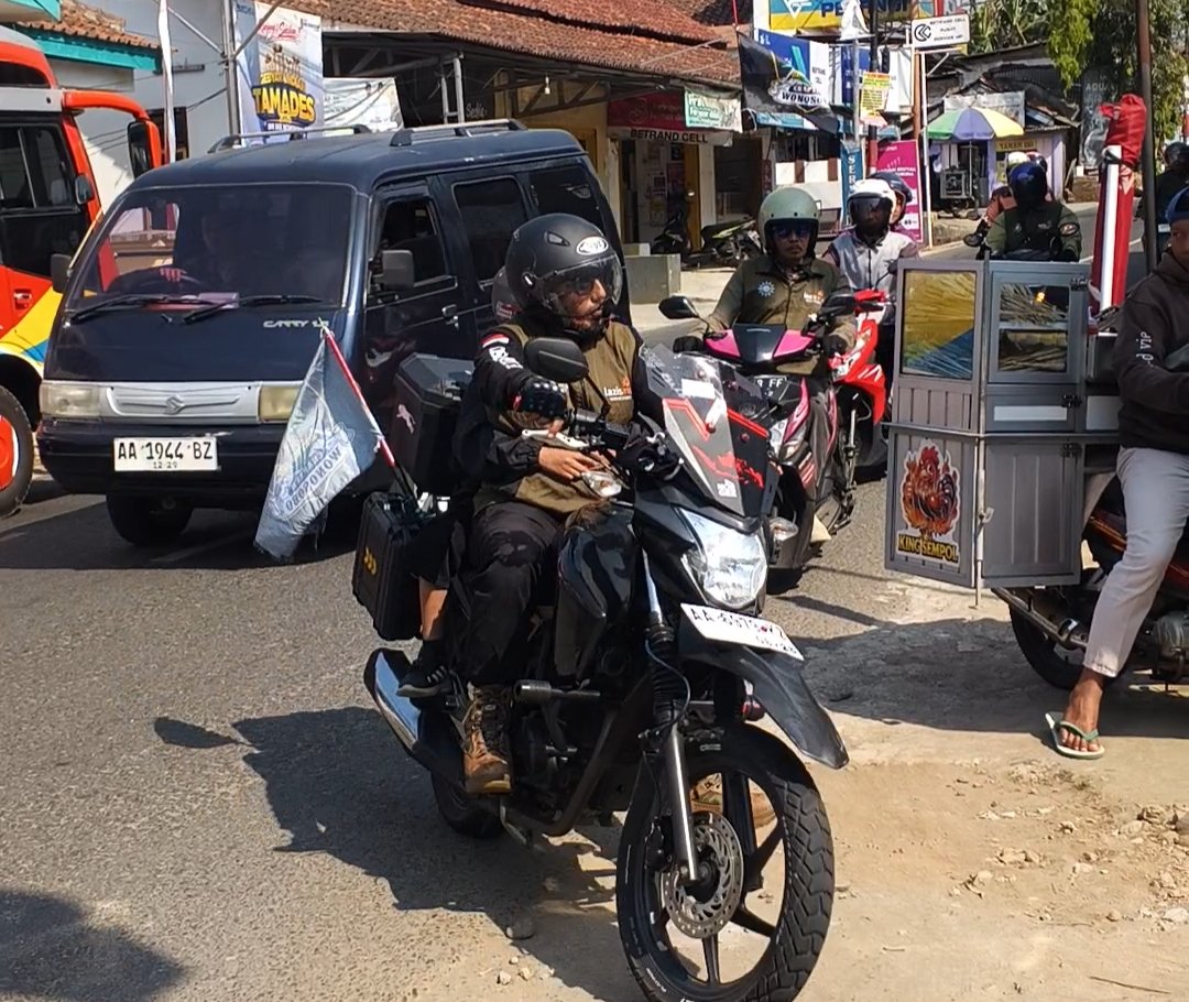 BikersMu Chapter Wonosobo Gelar Touring Sosial Air Bersih, Salurkan Ribuan Liter Air dan Toren ke Wadaslintang - Gambar 2
