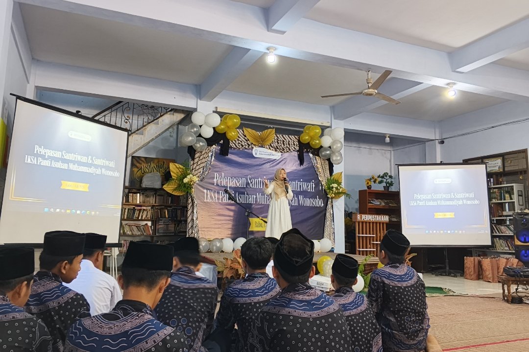 Bekal Iman dan Ilmu, LKSA Panti Asuhan Muhammadiyah Wonosobo Lepas 8 Santri Melangkah ke Masa Depan - Gambar 12