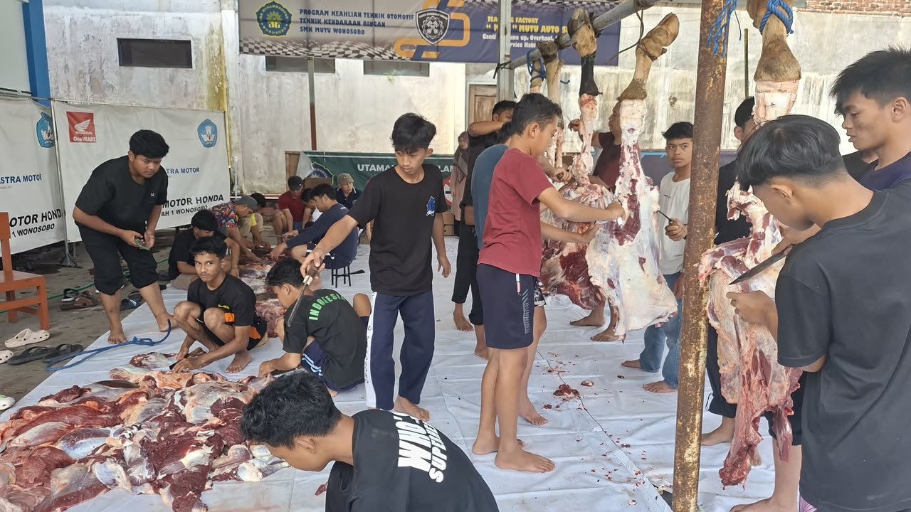 Idul Adha 2026 : Aksi Nyata SMK Mutu Wonosobo Salurkan Ratusan Paket Daging Qurban, Latih Jiwa Sosial Pelajar! - Gambar 10