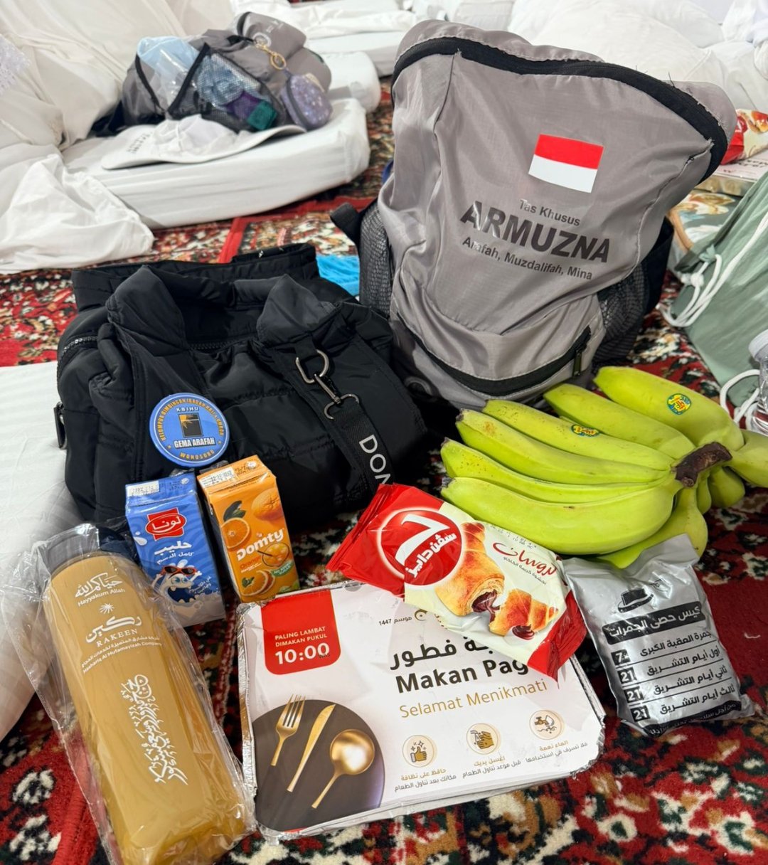 Jemaah KBIHU Gema Arafah Tiba di Tengah Keterbatasan Tenda, Kejutan Maktab Raken Bikin Haru - Gambar 4