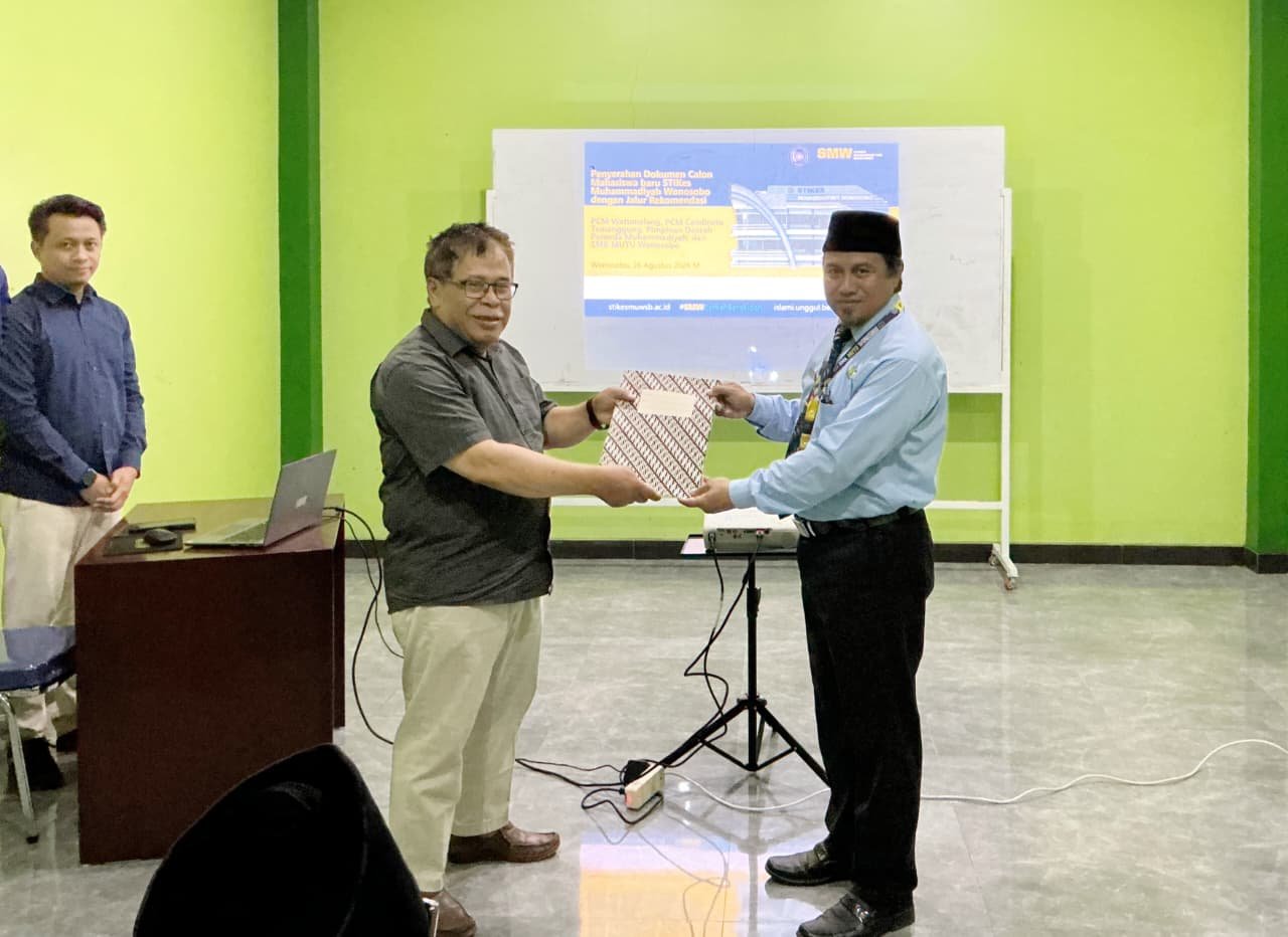Penyerahan Berkas Rekomendasi PMB STIKes Muhammadiyah Wonosobo : PDPM Boyong 11 dari 18 Calon Mahasiswa  - Gambar 2