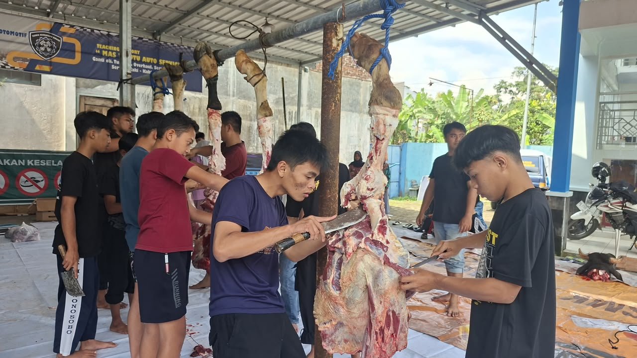 Idul Adha 2026 : Aksi Nyata SMK Mutu Wonosobo Salurkan Ratusan Paket Daging Qurban, Latih Jiwa Sosial Pelajar! - Gambar 5