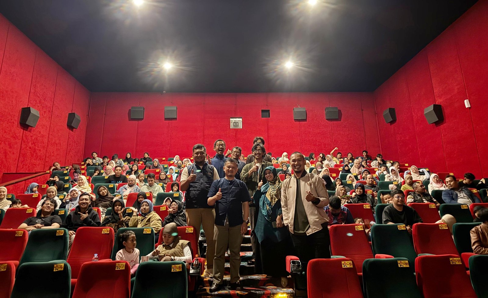 Sarat Makna Kehidupan, 180 Kader AMM Wonosobo Padati Bioskop Guna Saksikan 'Children of Heaven - Gambar 1