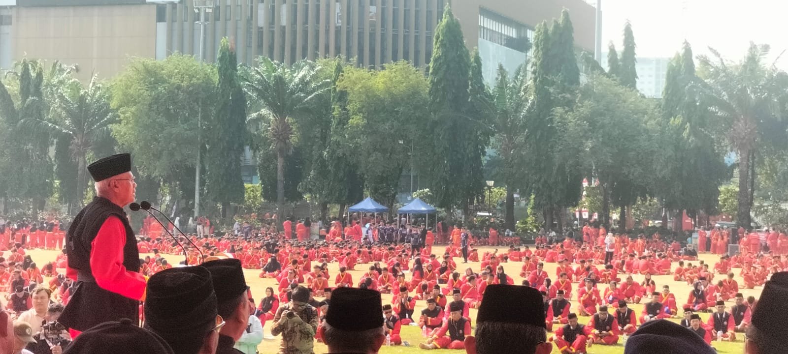 Muktamar XVI Tapak Suci di Semarang: Tiga Tokoh Wonosobo Resmi Dilantik Jadi Pendekar Kehormatan - Gambar 6