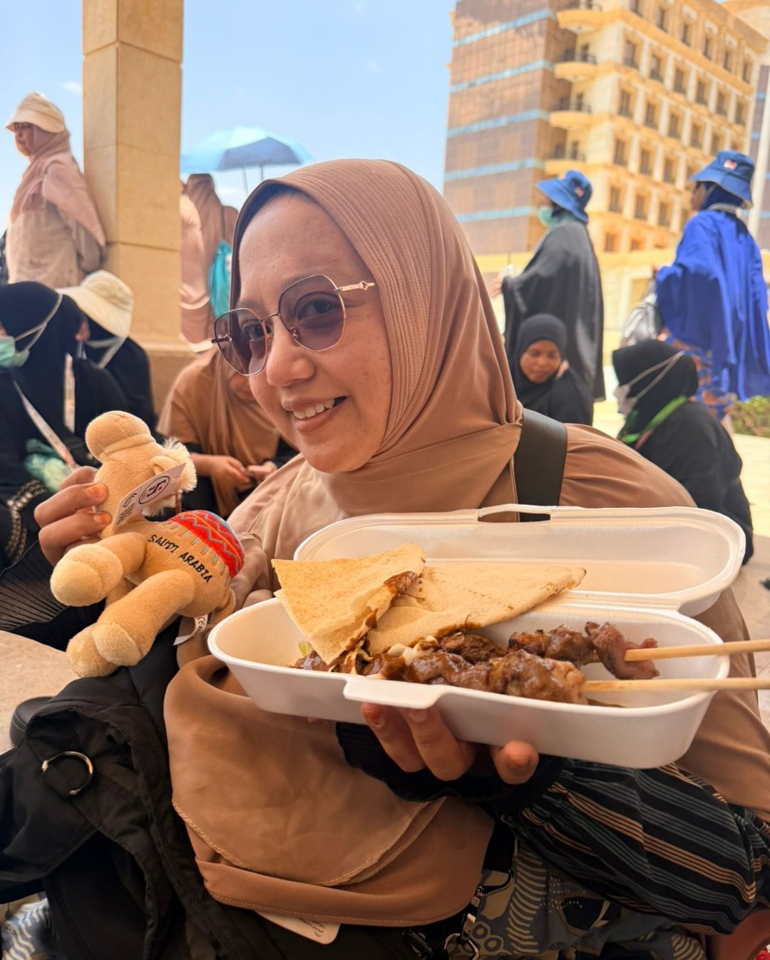 Sempat Drop Usai dari Nafarsani, Jamaah KBIH Gema Arafah Langsung Gelar Mukbang Nasi Mandi dan Kunafa di Thaif ! - Gambar 2