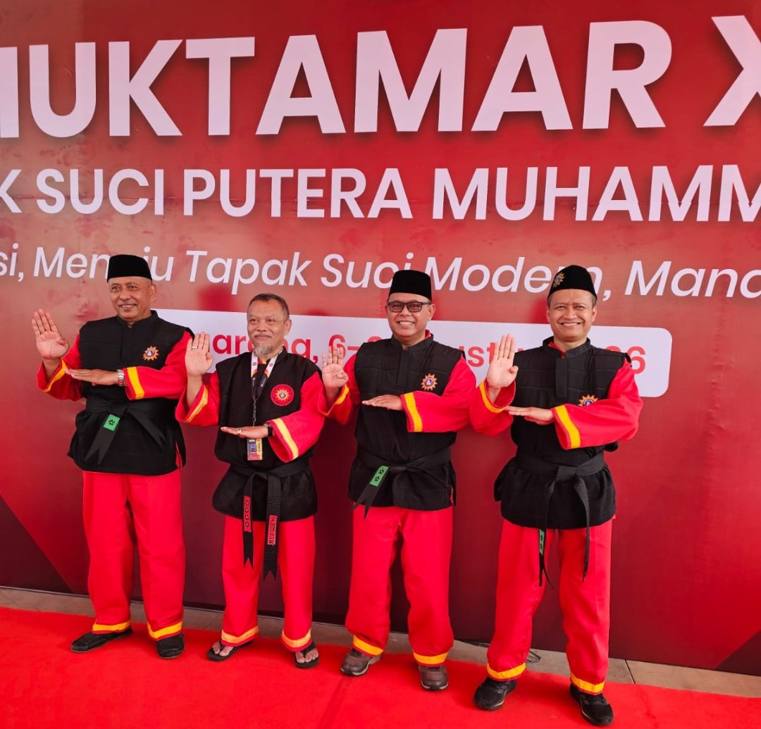 Muktamar XVI Tapak Suci di Semarang: Tiga Tokoh Wonosobo Resmi Dilantik Jadi Pendekar Kehormatan - Gambar 4