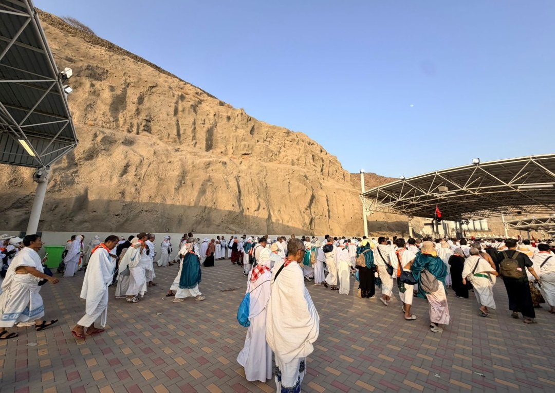 Hanya 15 Menit dari Arafah, Jemaah Gema Arafah Wonosobo Khusyuk Jamak Takhir di Muzdalifah - Gambar 1