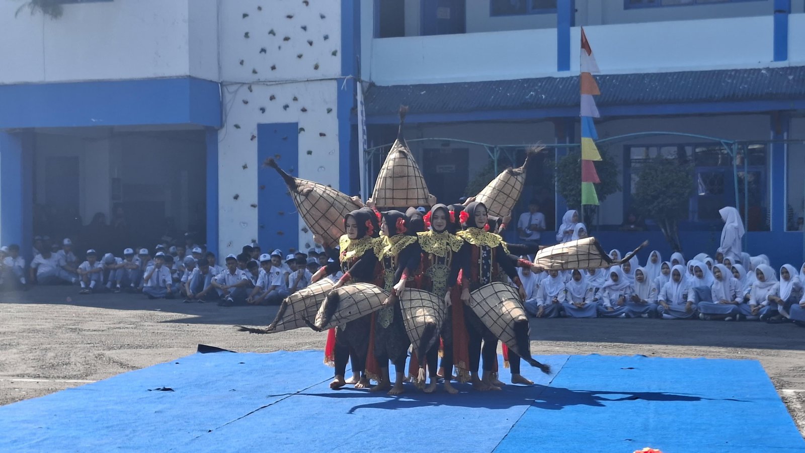 Meriah !! Melampaui Perayaan : Simfoni Kemanusiaan dan Talenta Global di Milad ke-29 SMK Mutu Wonosobo - Gambar 2