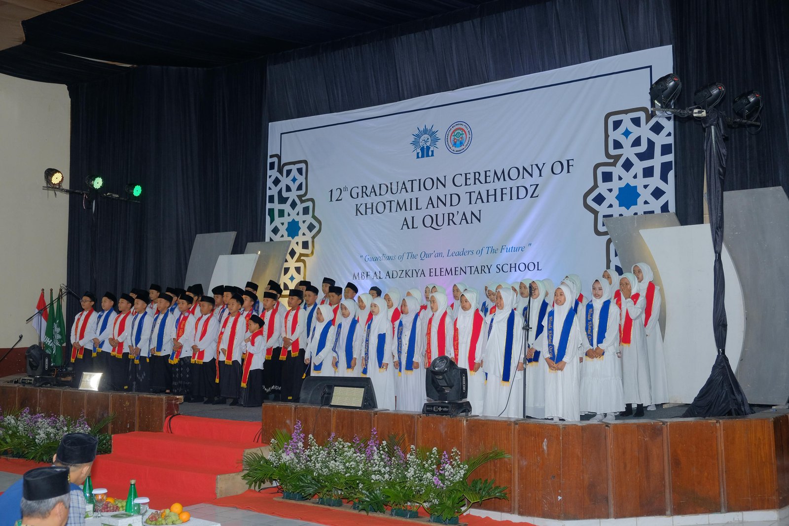 Pertama di Wonosobo, Guru SD MBF Al Adzkiya Wisuda Tasmi 1 Juz Sekali Duduk, Cetak Guardians of the Qur'an  - Gambar 1