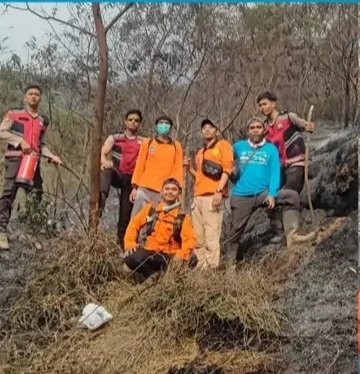 Api Karhutla Gunung Sumbing Meluas ke Sisi Barat Daya, Tim Gabungan Evakuasi 152 Pendaki - Gambar 2