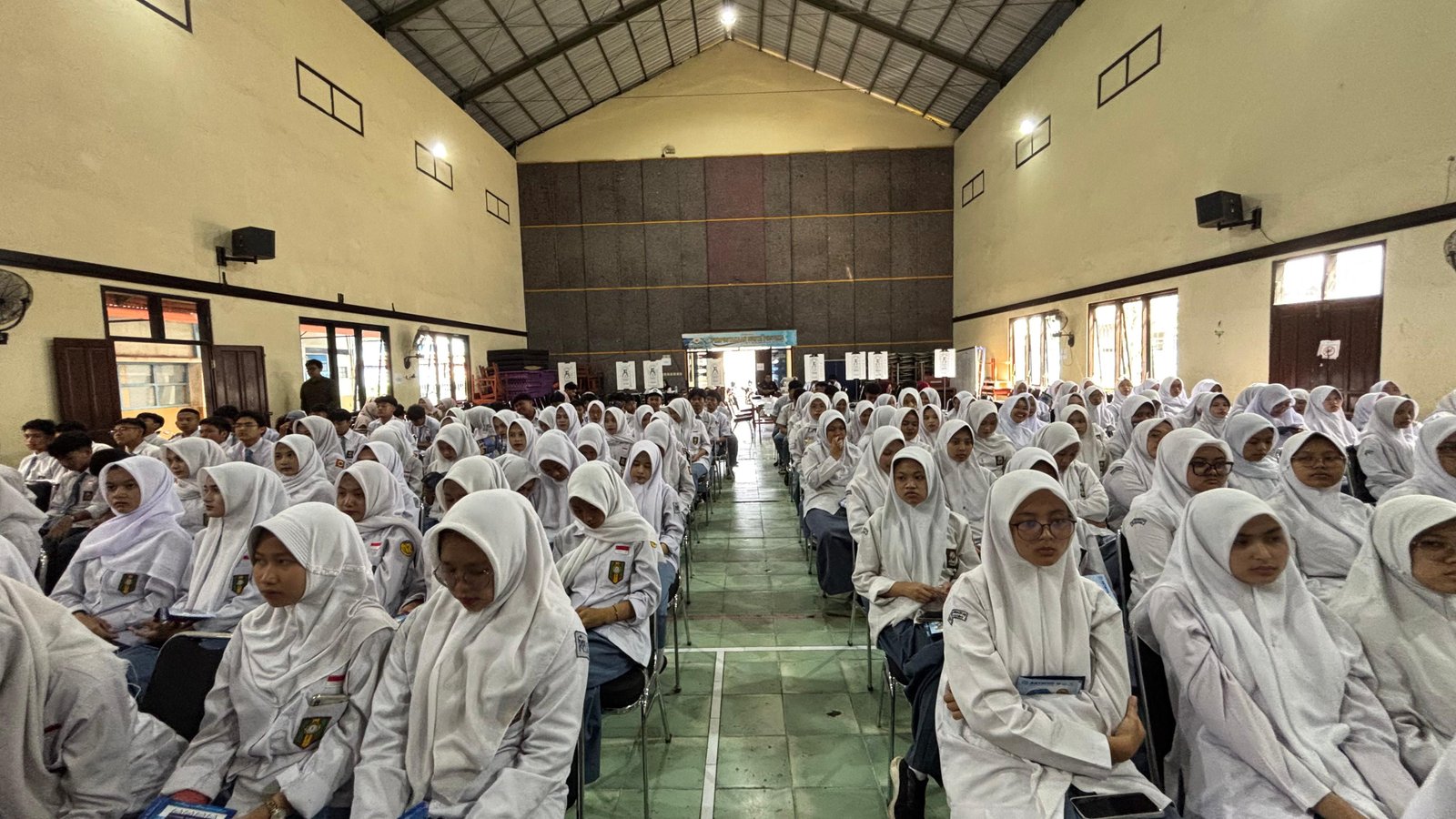 Siswa Muhammadiyah Wonosobo Ikuti Simposium Internasional Kesehatan Mata dan Bakti Sosial - Gambar 4