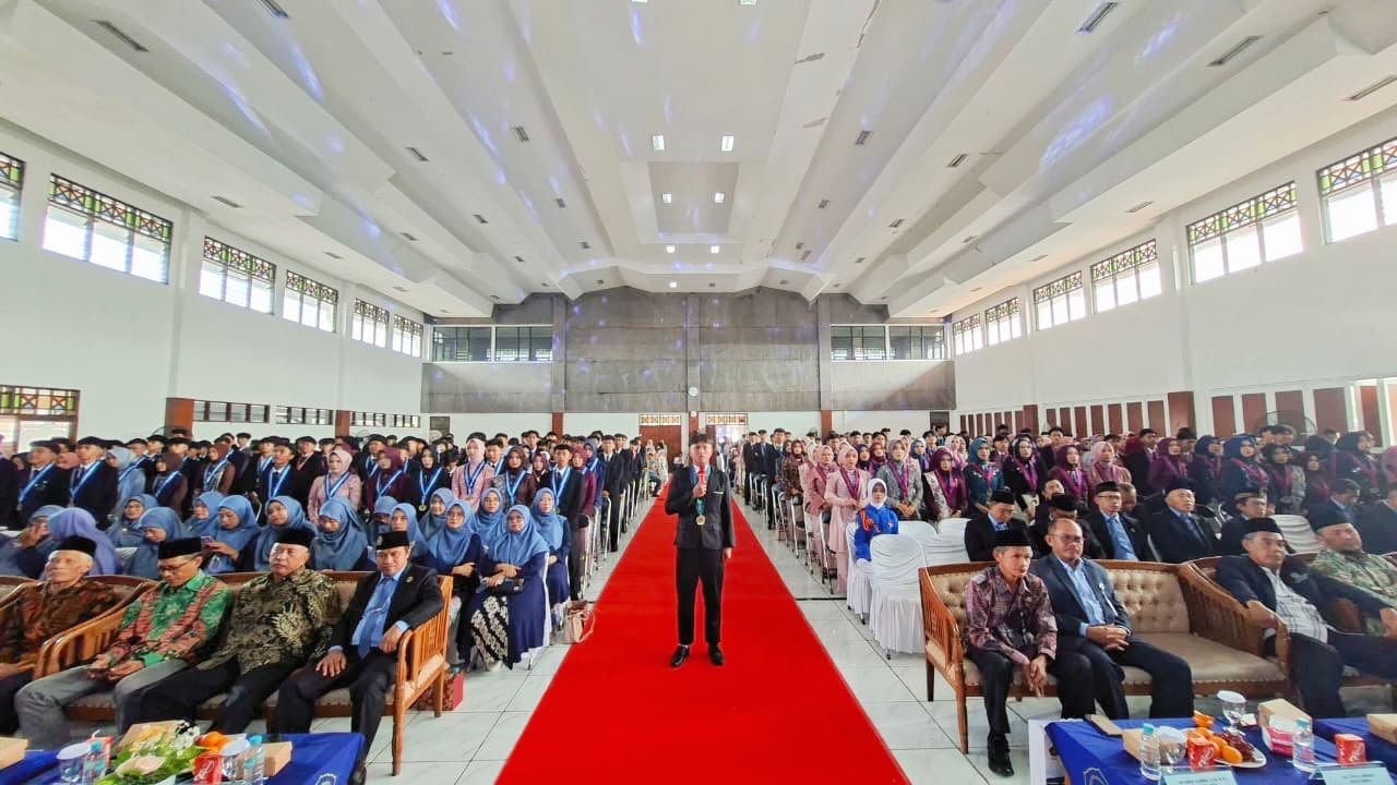 Ready to Rise: SMK Mutu Wonosobo Siap Berkarya dan Bersaing, Luluskan 306 Siswa dalam Wisuda ke-26 - Gambar 2