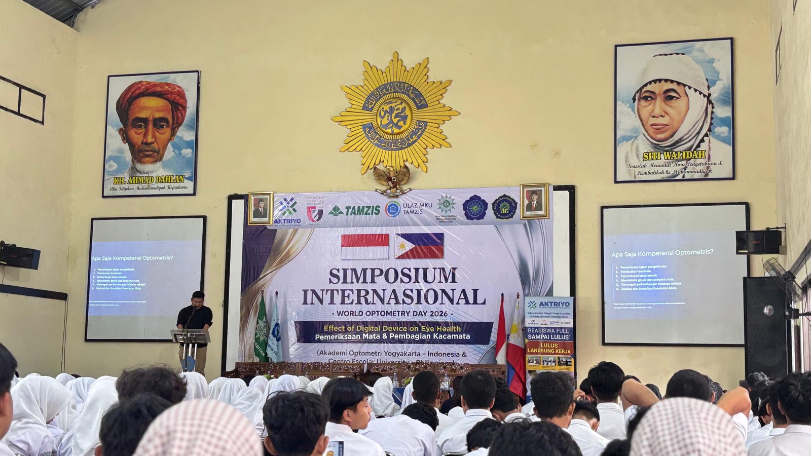 Siswa Muhammadiyah Wonosobo Ikuti Simposium Internasional Kesehatan Mata dan Bakti Sosial - Gambar 3